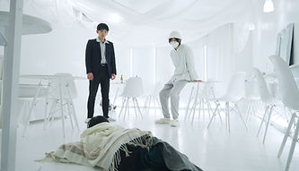 映画『光へ逃げれば』3人のシーン