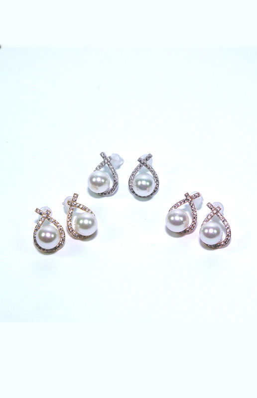 Drop line pearl earrings