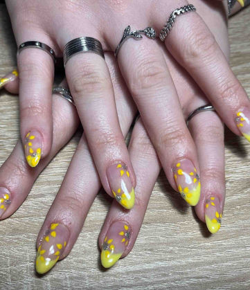 Acrylnagels met gele bloem nail art design – Obdam