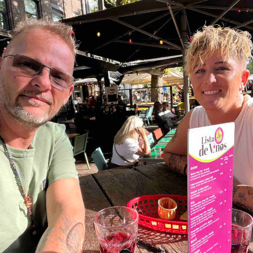 Sabina en André – Verbondenheid – warme ontmoeting en aanwezigheid op het terras in Obdam