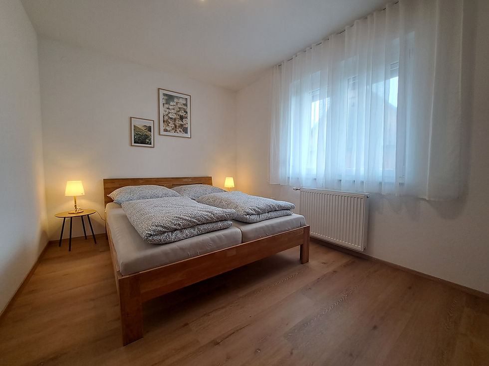 Schlafzimmer 1