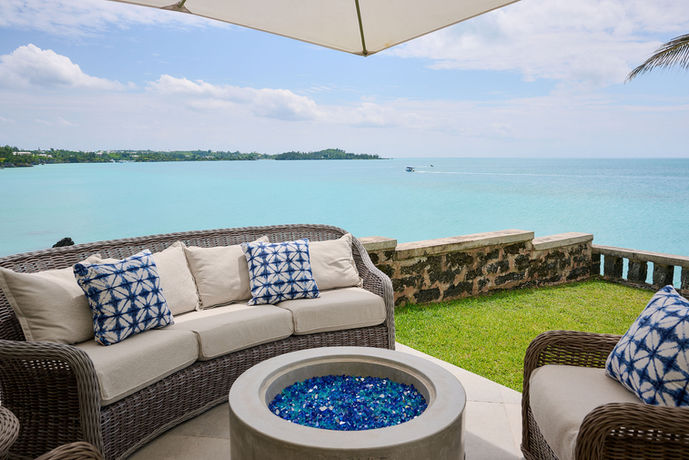 The views of Bermuda's turquoise waters from SeaView Luxury Vacation Rental. 