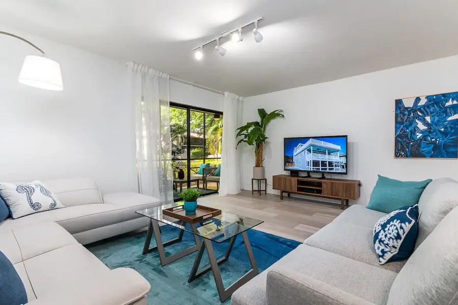 Modern Beach Villa 7.webp