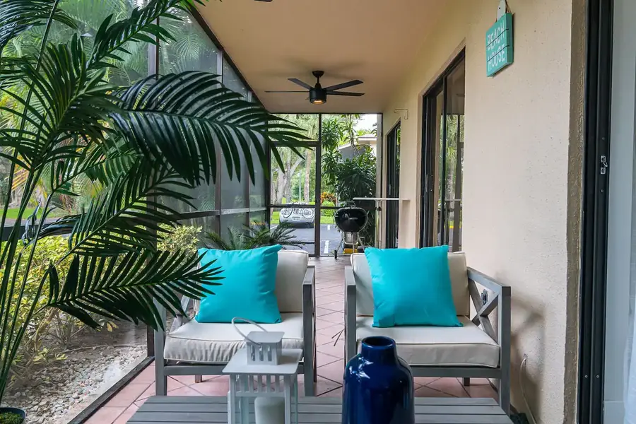 Modern Beach Villa 19.webp