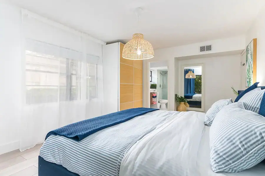 Modern Beach Villa 15.webp