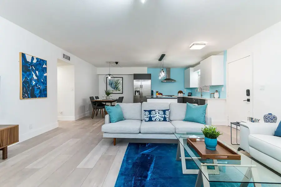 Modern Beach Villa 1.webp