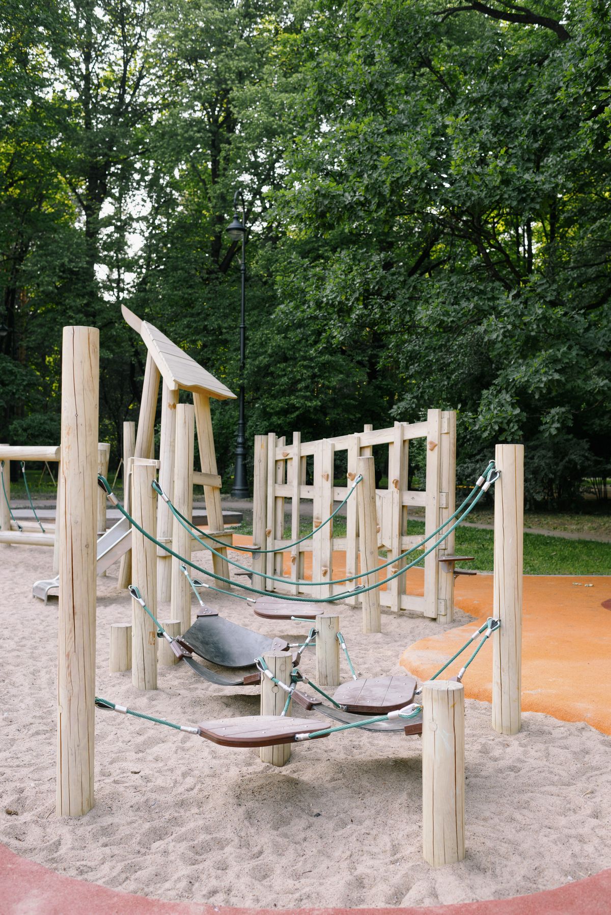 Aire de jeux en bois