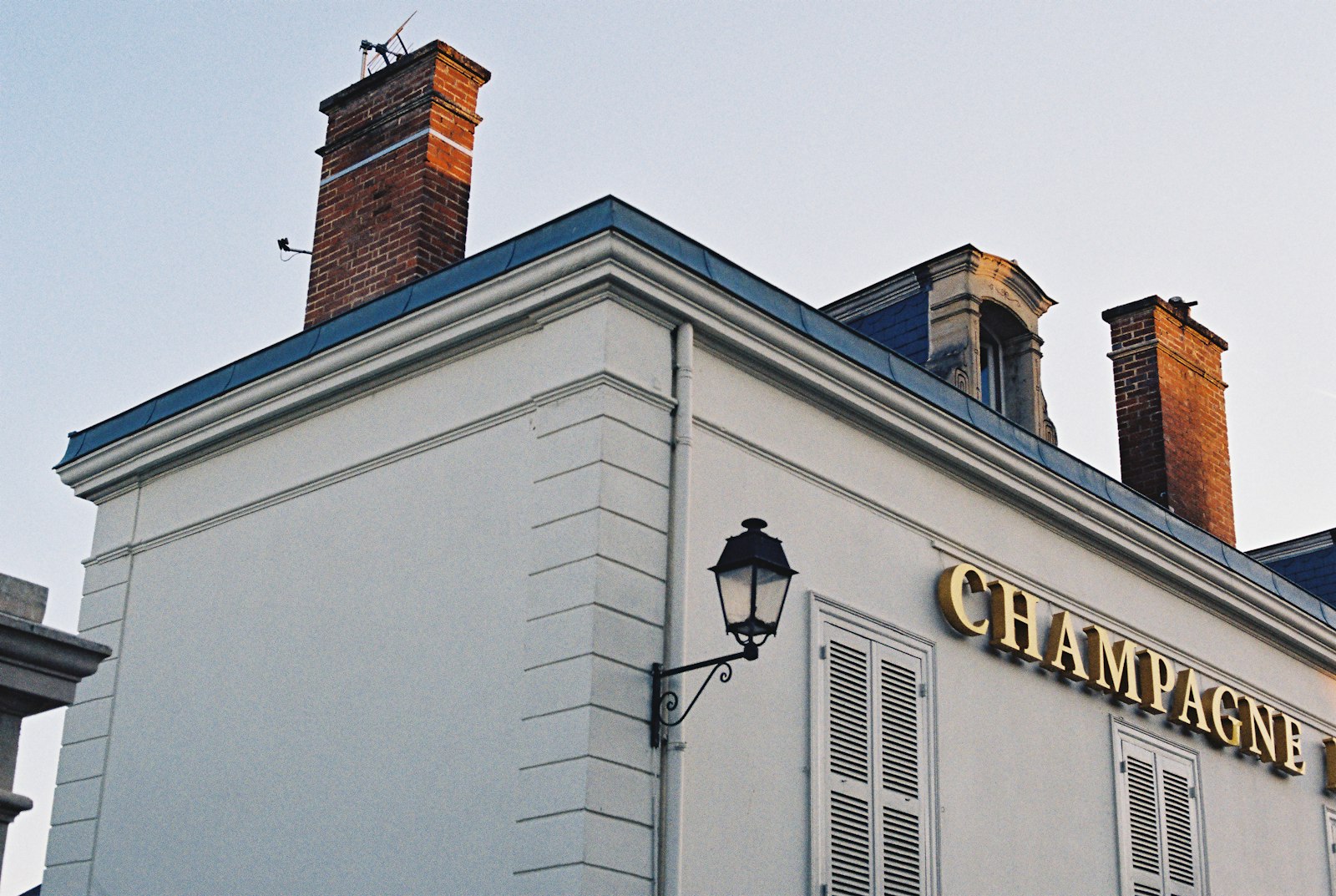 Façade d'une maison de champagne