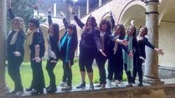 Pose strategiche sotto la pioggia