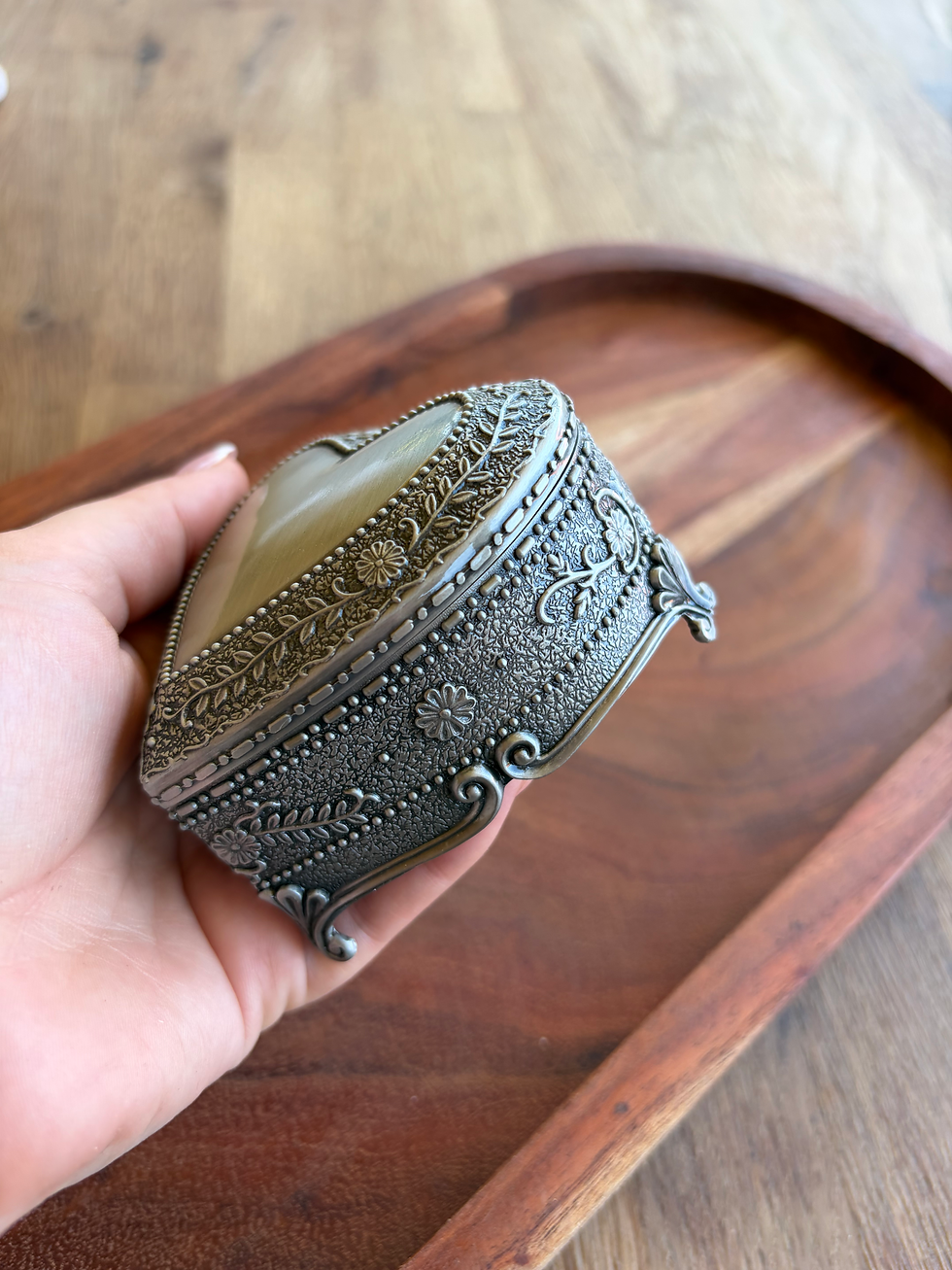 Thumbnail: Lily Silver Heart Jewellery Box (Silver)