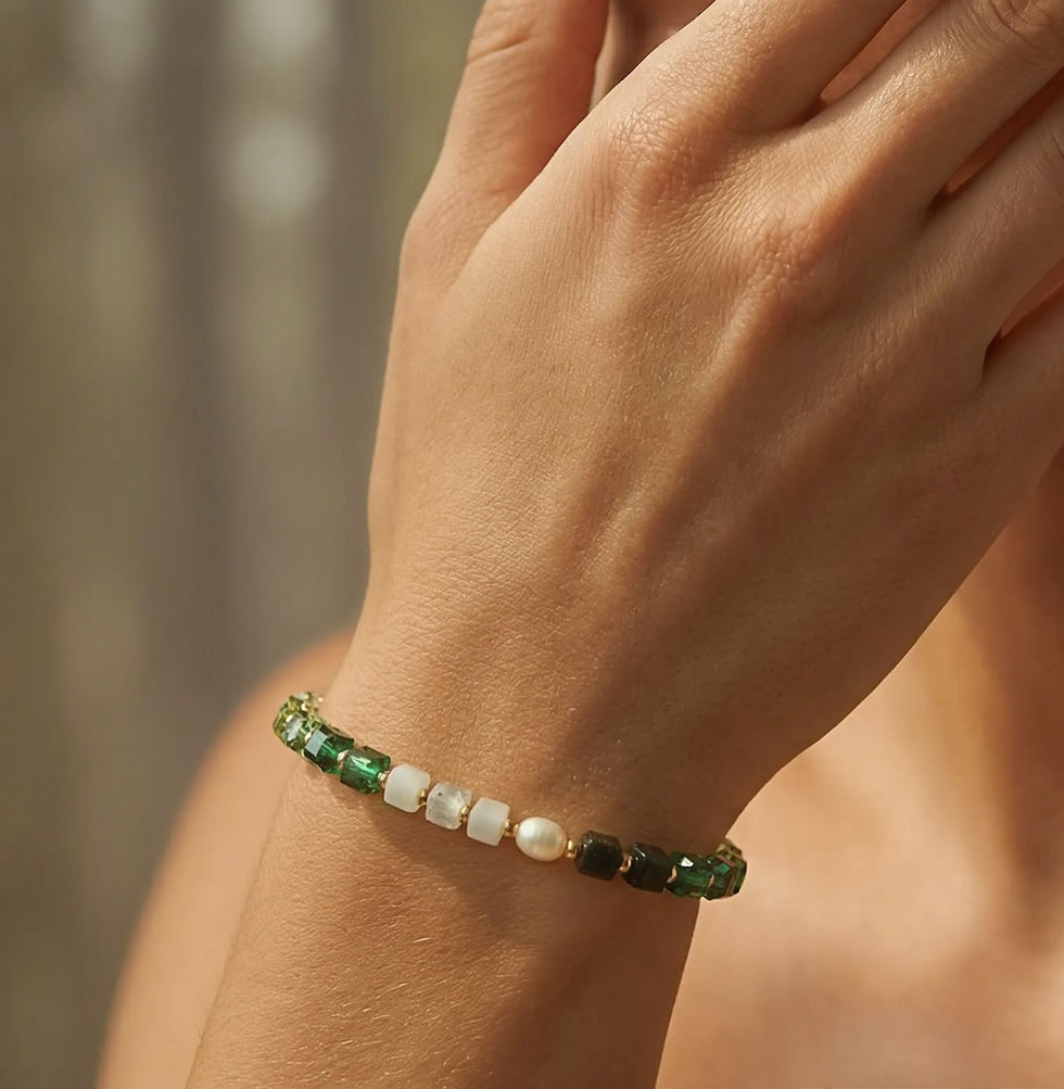 Thumbnail: Handgemaakte armband met zoetwaterparels en natuursteen