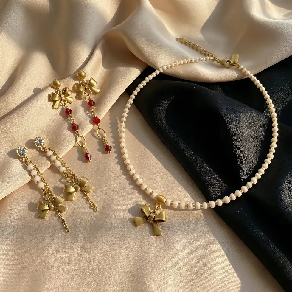 Thumbnail: Handgemaakte ketting met keramiek en strikbedel, perfect gift 