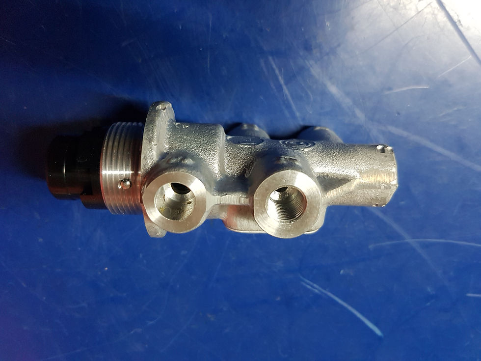 Mercedes UNIMOG SBU, U1700 Air valve diff lock 4x4 - 002 997 26 36,  0029972636 top view