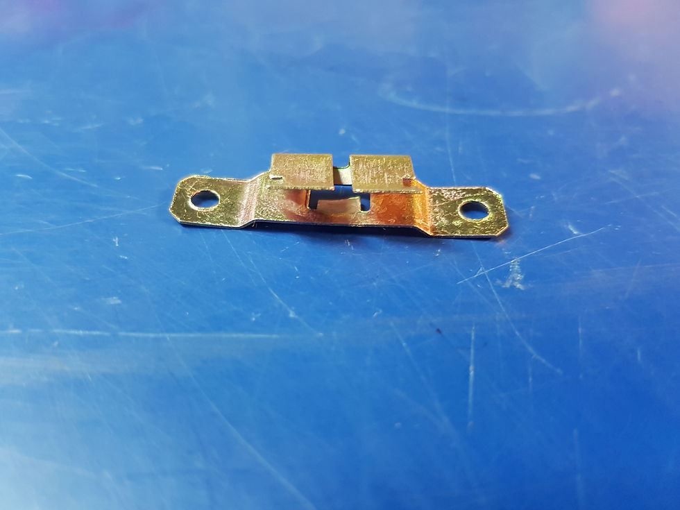 Mercedes W107 - Chrome mould clip upper front screen - 107 988 35 78, 107983578