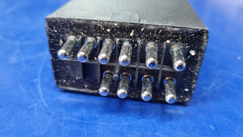 Mercedes W107, W124, W126 & W463 Fuel Pump Relay - 003 545 24 05, 0035452405 GEBE Pin arrangement close up