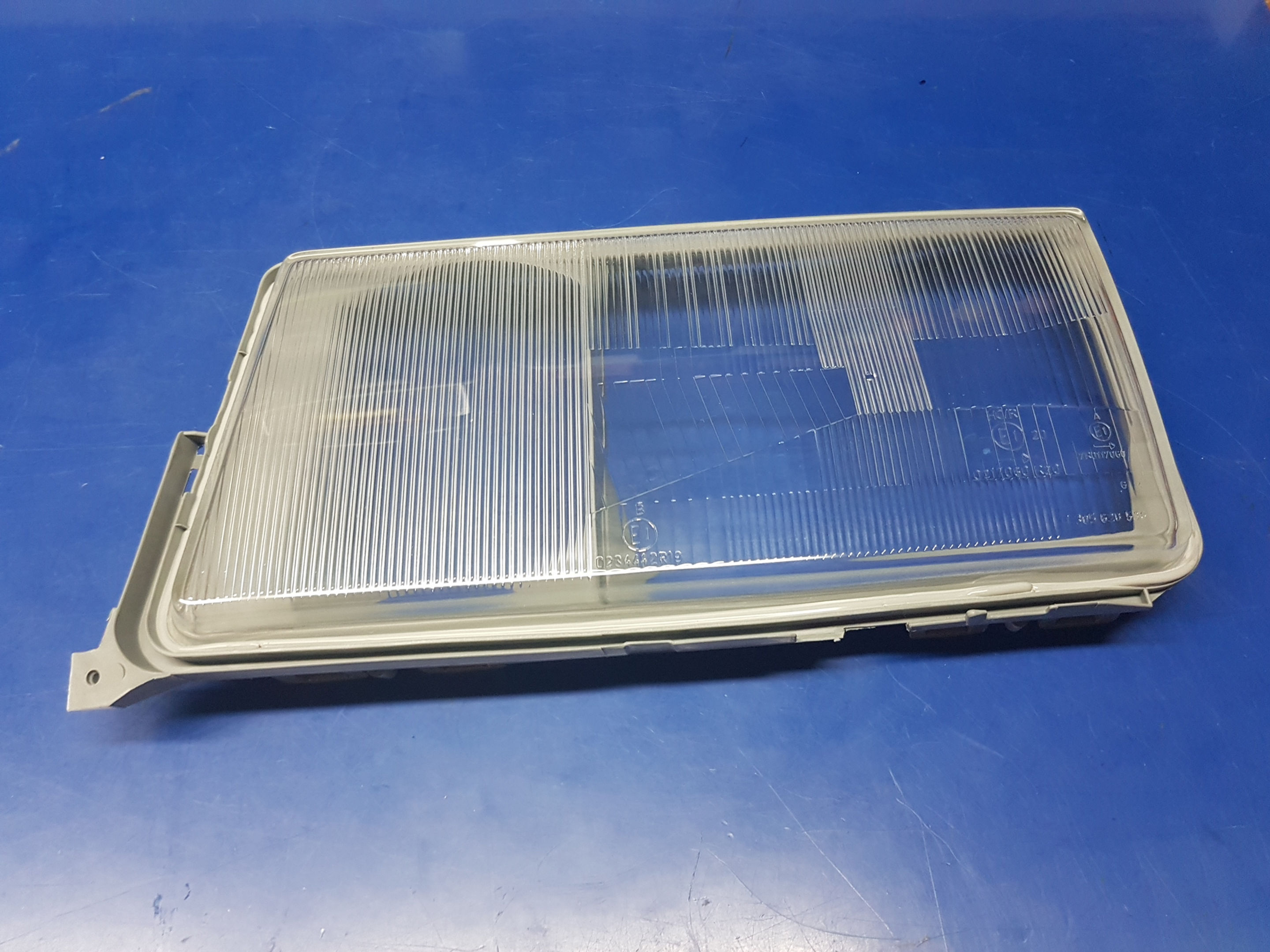 Mercedes W201 - Front left hand Headlight lens RHD - 002 826 86 90 & 0028268690 Front