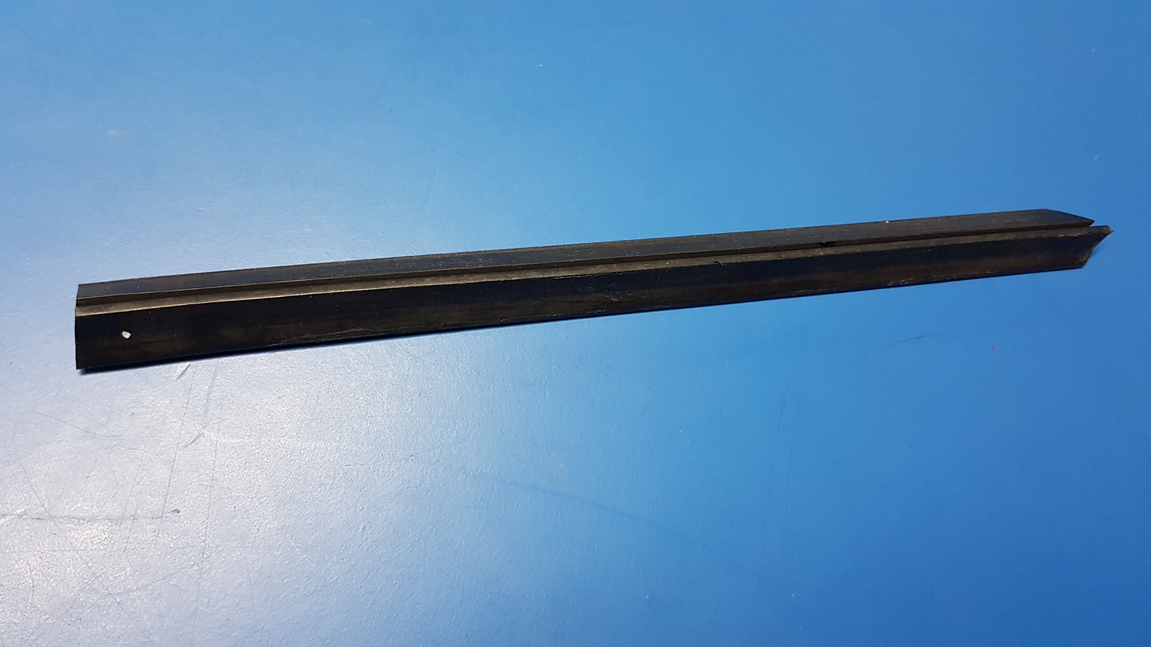 Mercedes W107 - Soft top vertical seal rear left - Pt 107 725 05 66, 1077250566