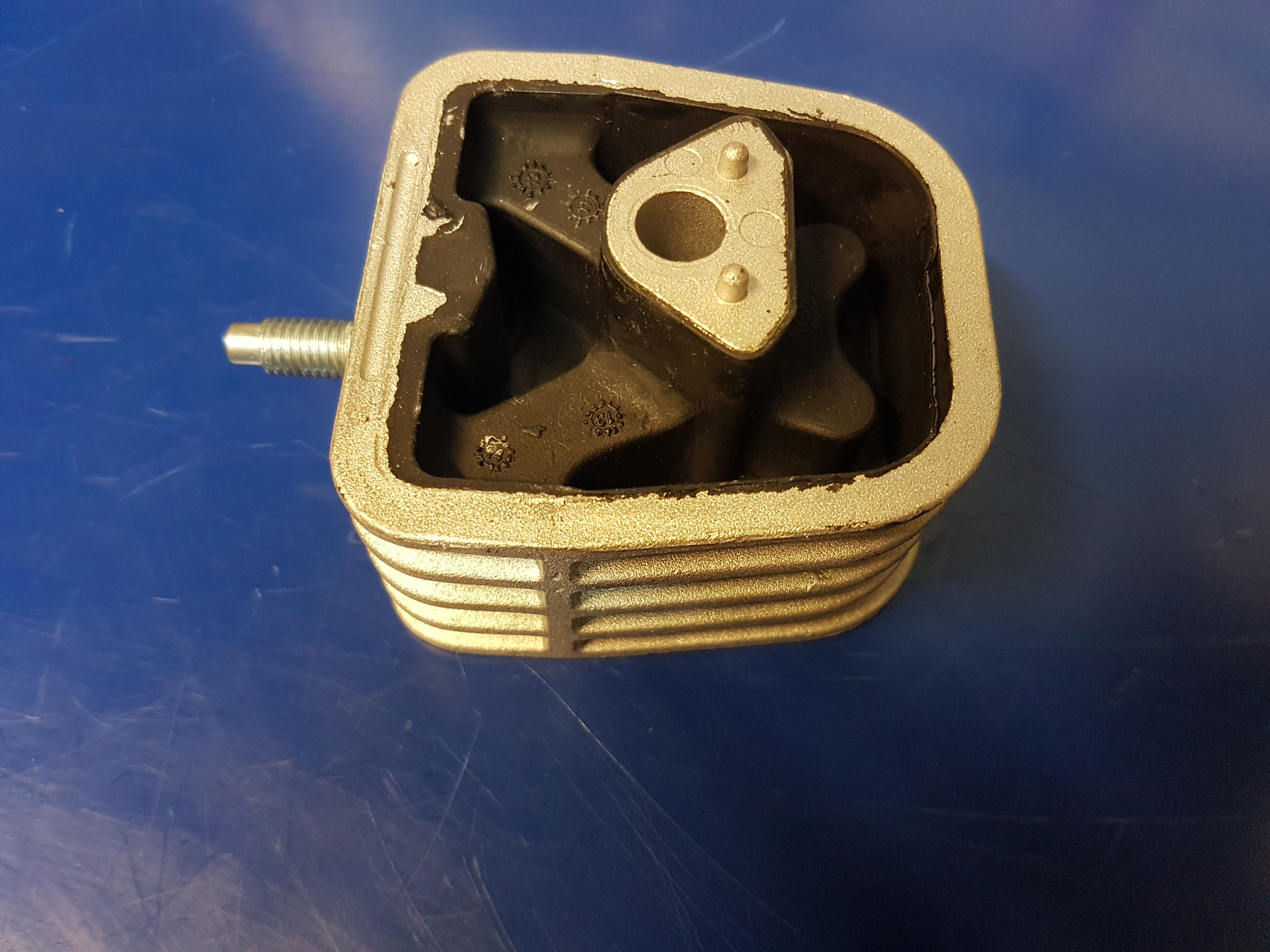 Mercedes A Class W168 & Vaneo Engine Mount Front No:- 168 240 12 17, 1682401217