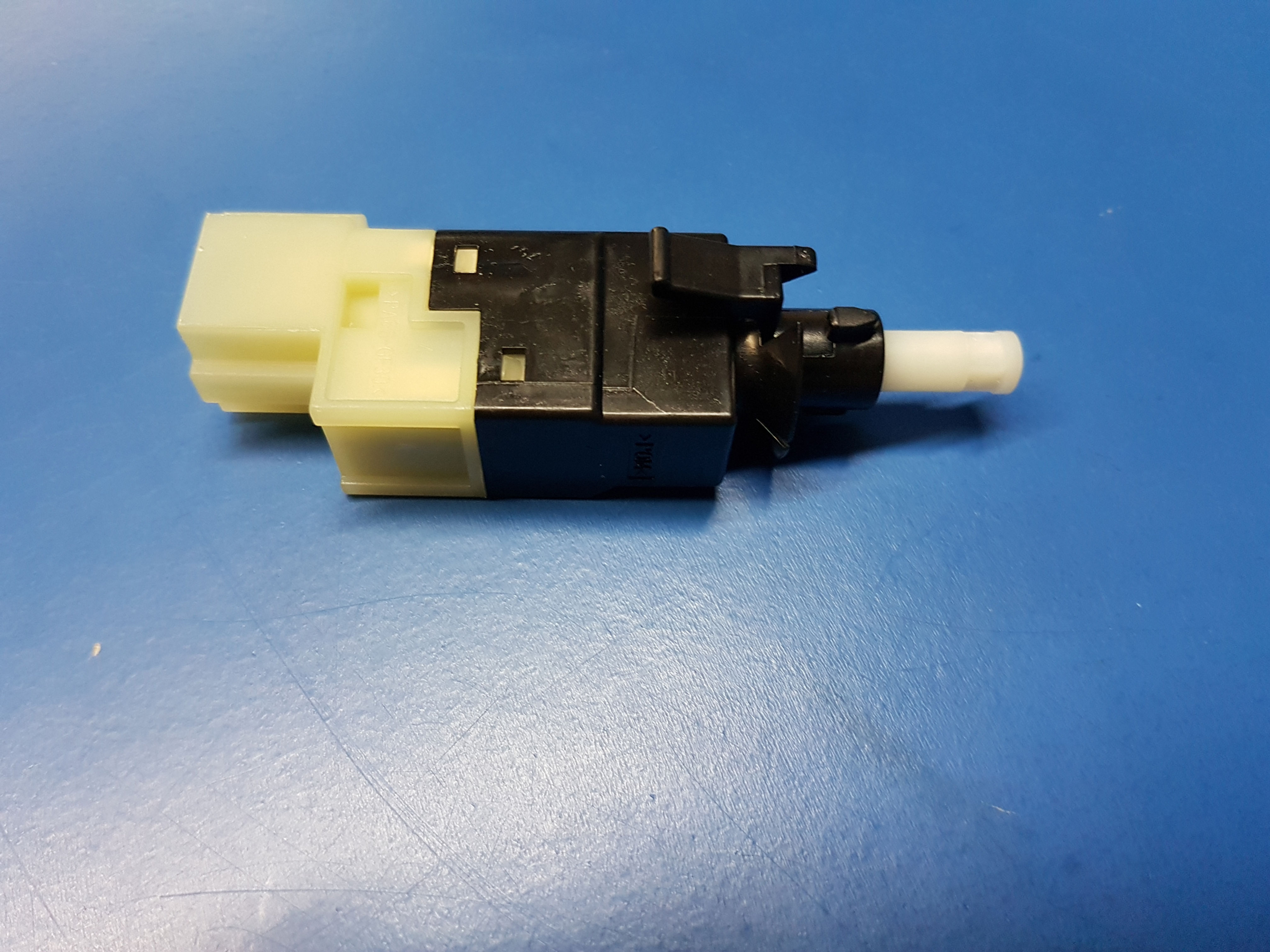 Mercedes W169, W245 & Vans - Brake Light Switch - 001 545 67 09, 0015456709
