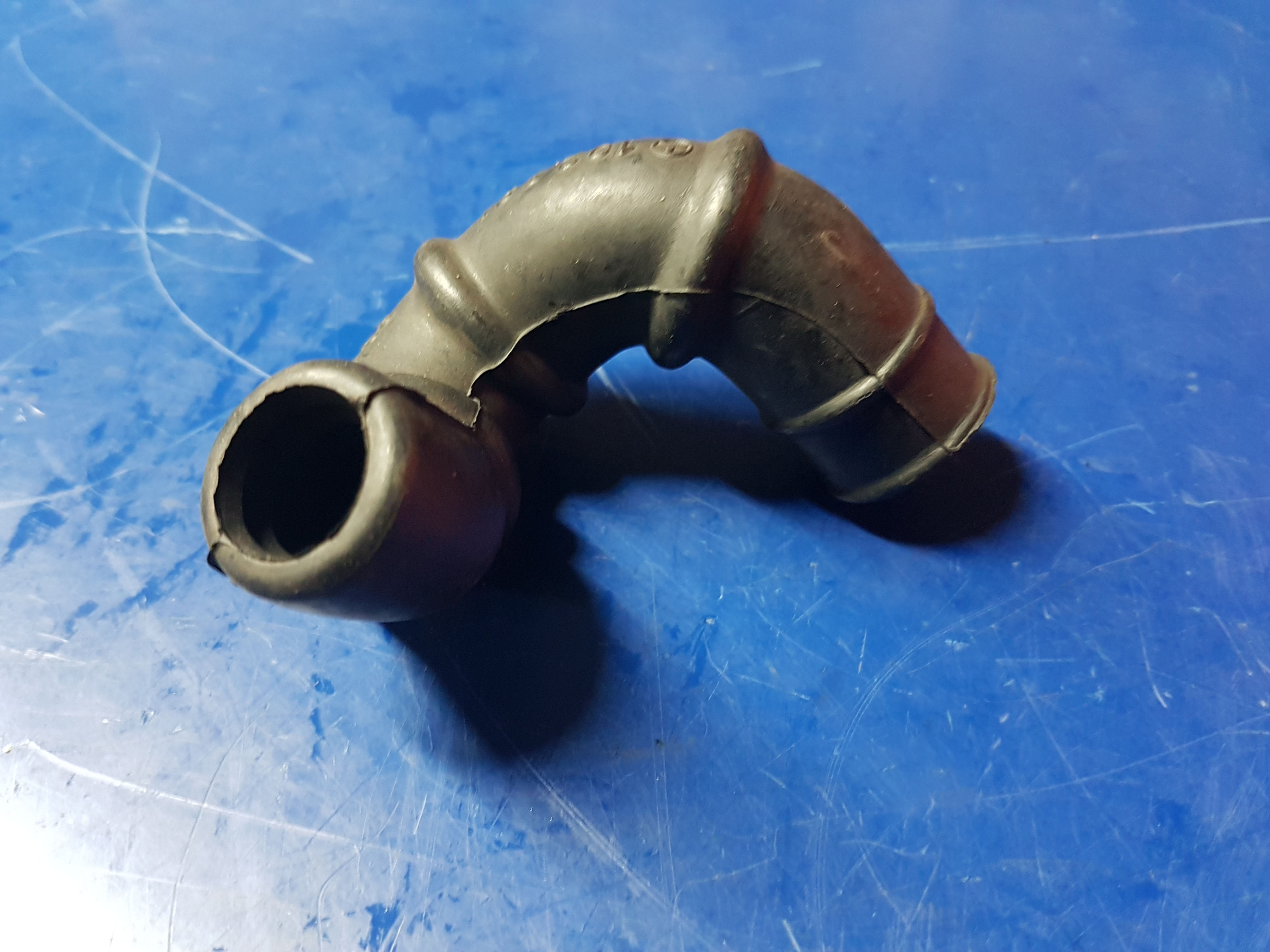 Mercedes M102, W124 & W201 - Idle speed Hose early- 102 094 90 82, 1020949082 Genuine top
