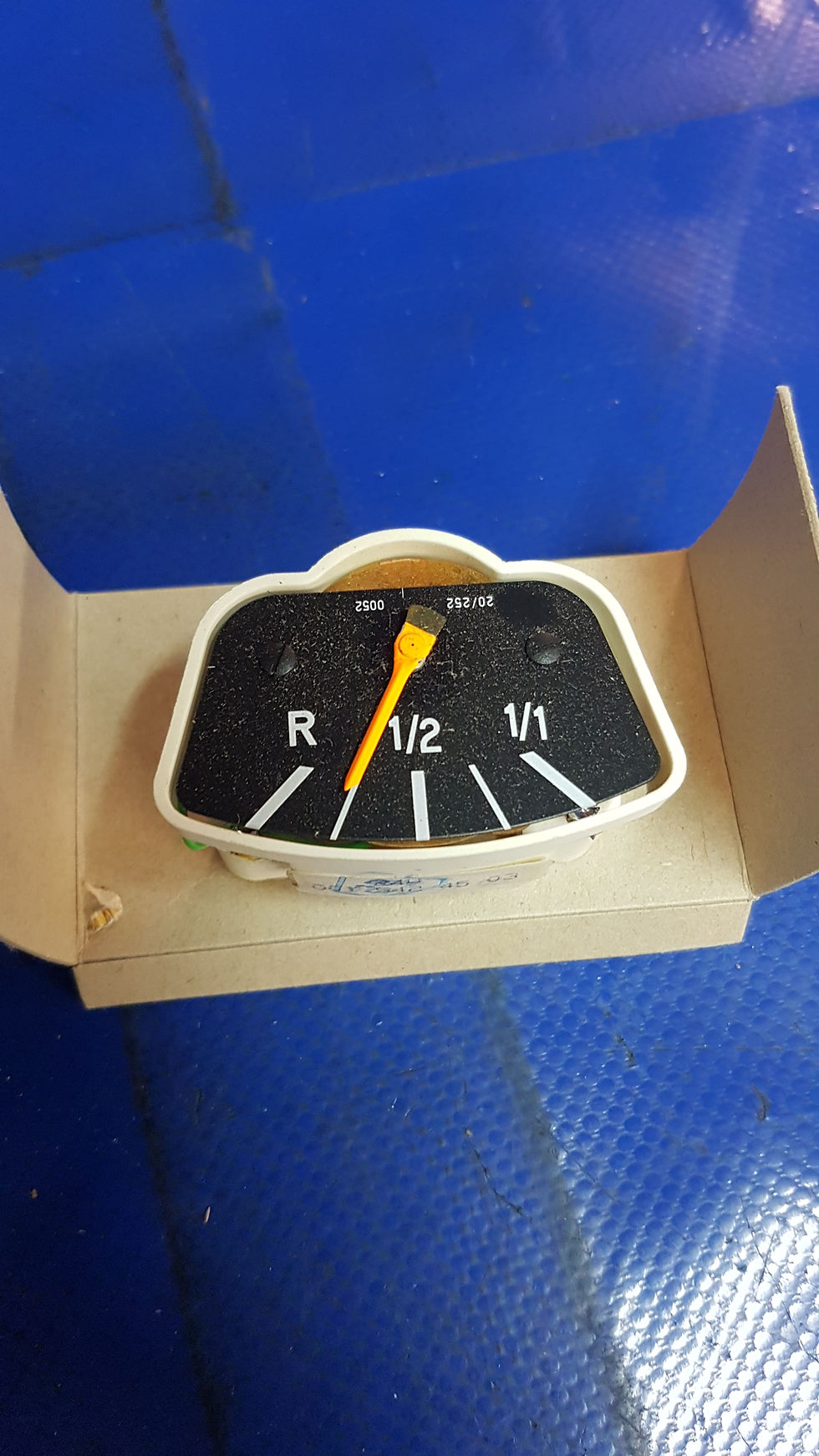 Mercedes Unimog, Truck & Bus – Fuel Gauge - 001 542 45 03, 0015424503 close up
