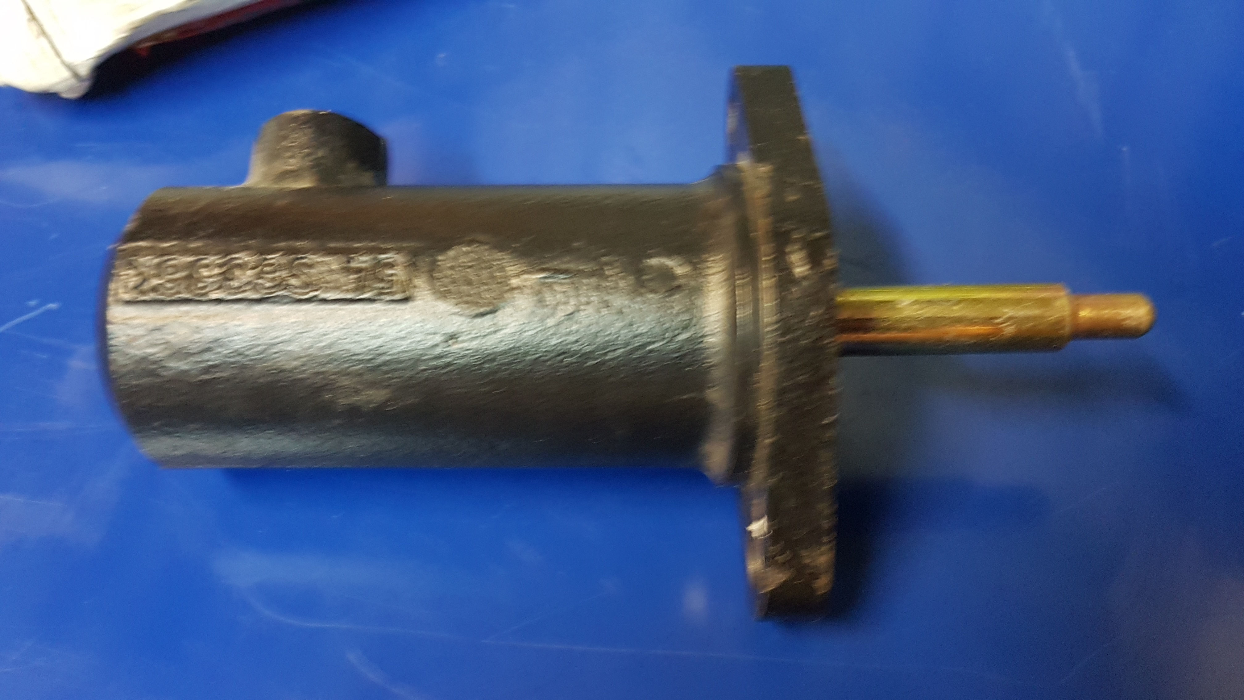 Mercedes MB TRAC, UNIMOG & U1700 Clutch slave cylndr- 001 295 79 07, 0012957907