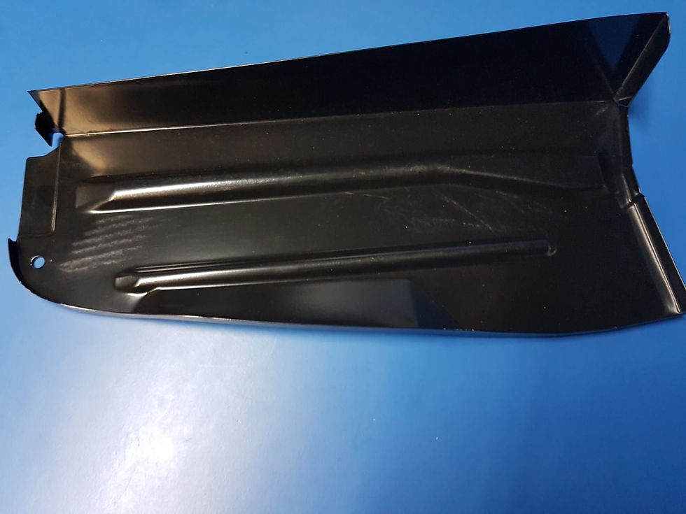 Mercedes W107 SL & SLC Left side outer boot panel- 107 610 17 61, 1076101761