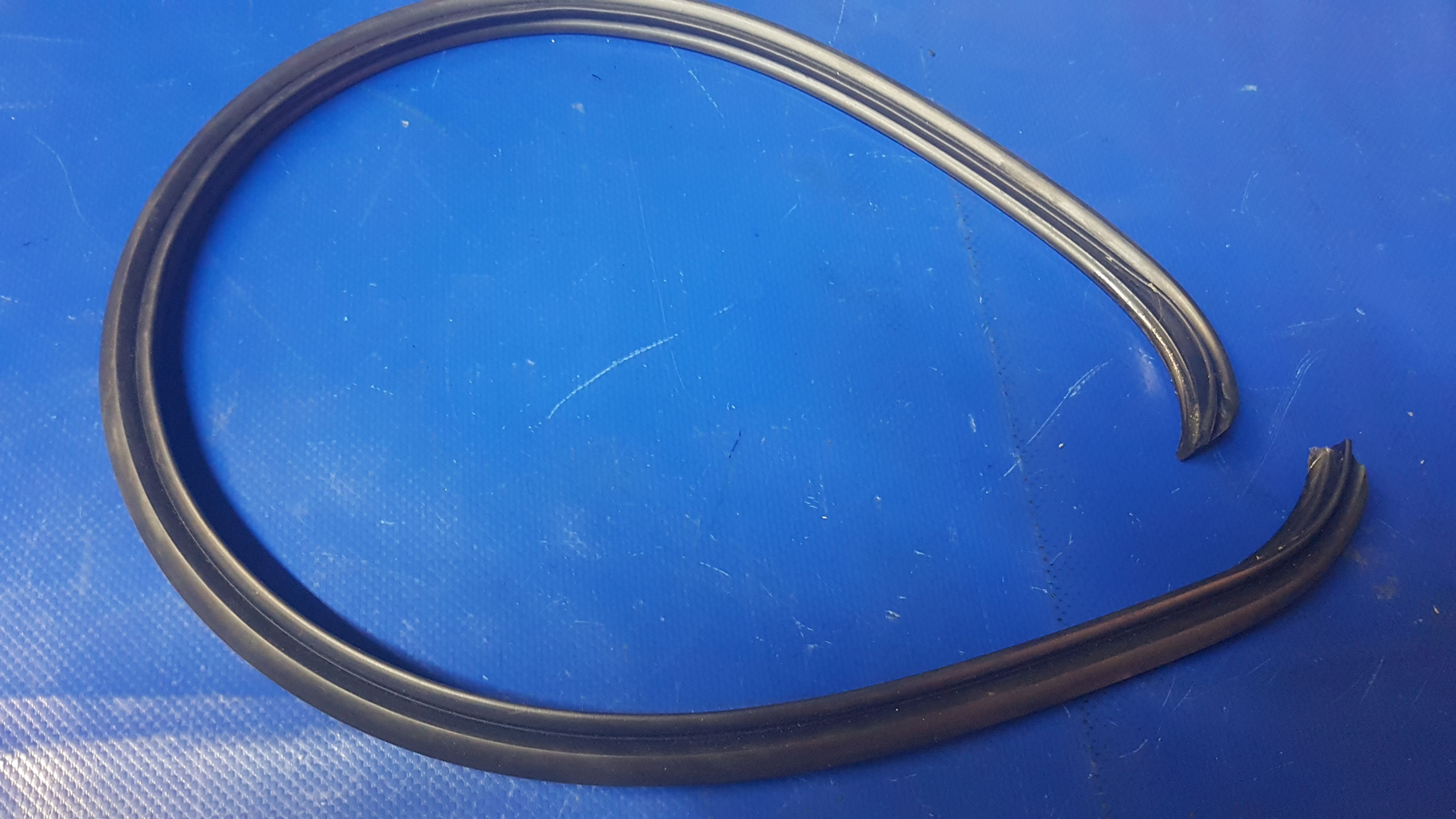 Mercedes W110 - W112 Sunroof Rear Seal Pt No: - 110 787 00 98, 1107870098