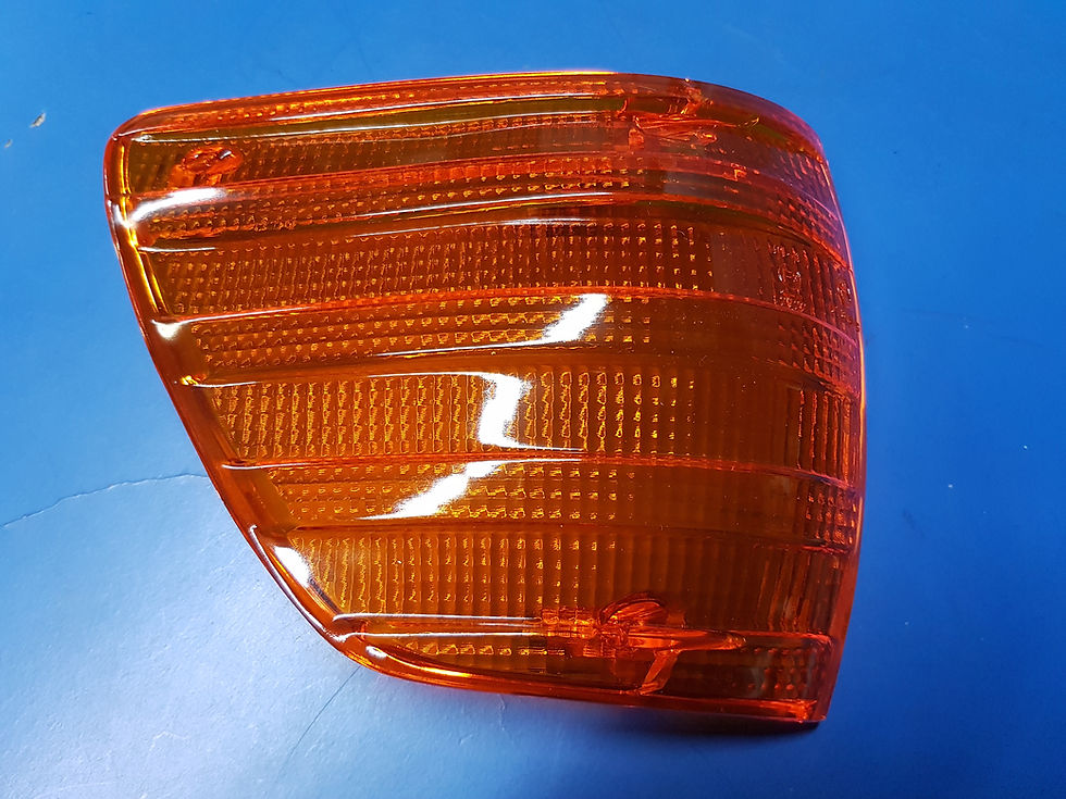 Mercedes W107 Front Indicator Lens – Right: - 000 820 01 66, 0008200166