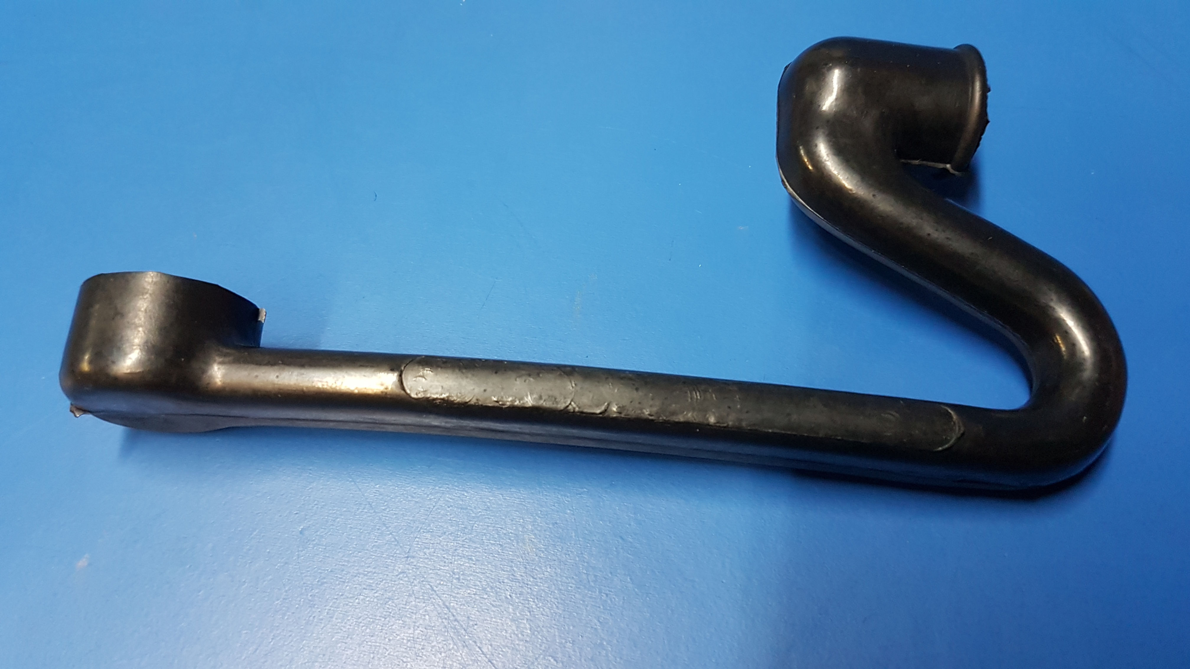 Mercedes M110 Rocker cover Breather hose - 110 094 24 82, 1100948282 Top View
