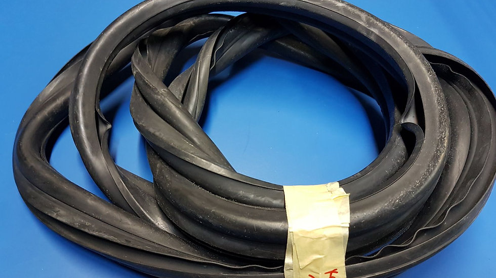 Mercedes W107SLC Coupe - Rear Screen Rubber - 107 678 04 20, 1076780420