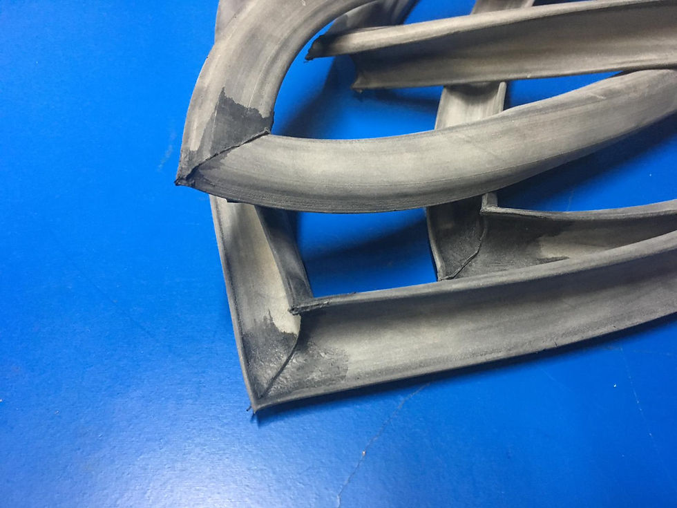 Mercedes W111 - W112 - Coupe Boot Rubber OEM - 111 750 50 77, 1117505077 Corner close up