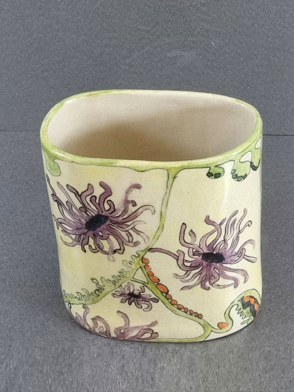 Thumbnail: Flowerpower oval vase