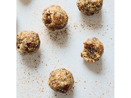 Bolas energéticas de tamâras e tahini