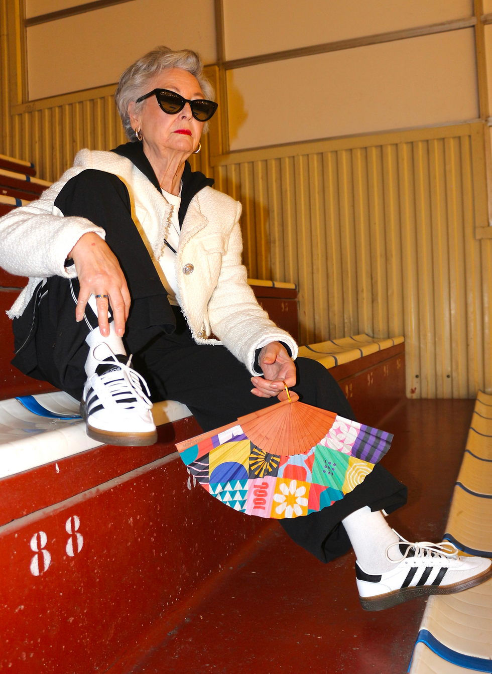 Thumbnail: "Gold Shine" Fan by Vanver