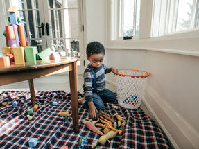Seu filho guarda os próprios brinquedos?Entenda a relação disso com o aluno que ele será!