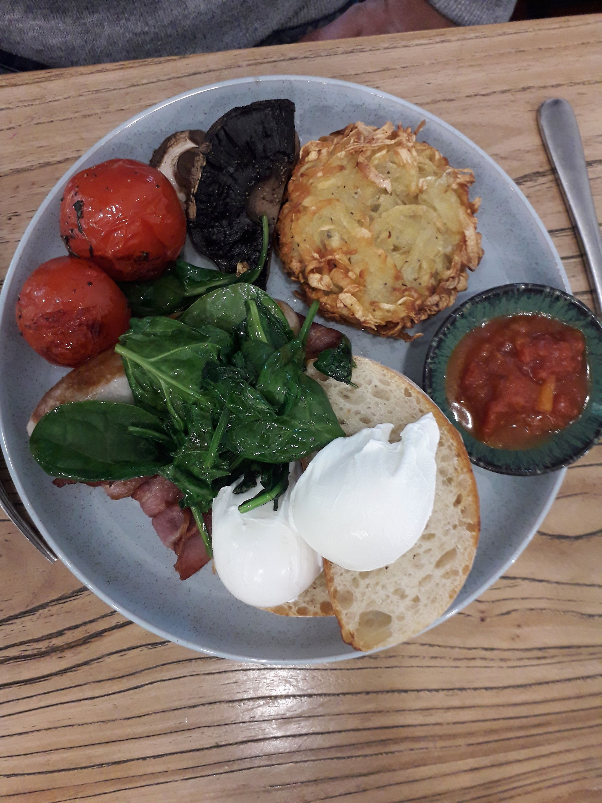 Breakfast avec des produits du jour.
