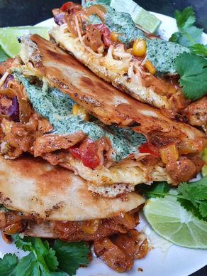 VEGANSK CHIMICHANGA / QUESATACO MED RÖKIG FAJITASFYLLNING 