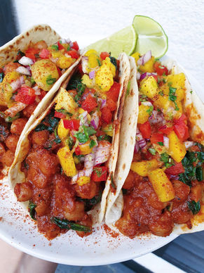 TACOS MED BERBEREKRYDDADE KIKÄRTOR & MANGOSALSA