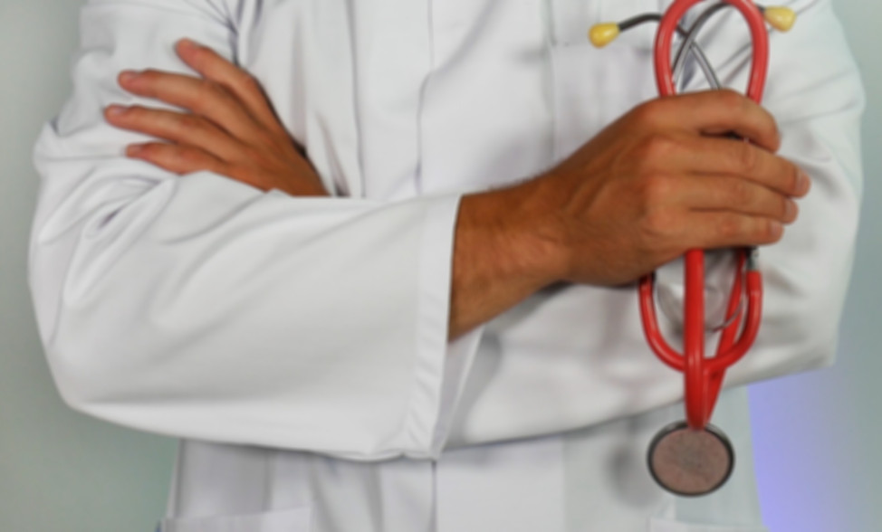 Doctor%20with%20a%20stethoscope_edited.j