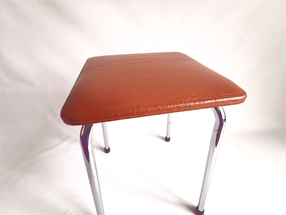 Miniature : Tabouret dessus skaï en très bon état