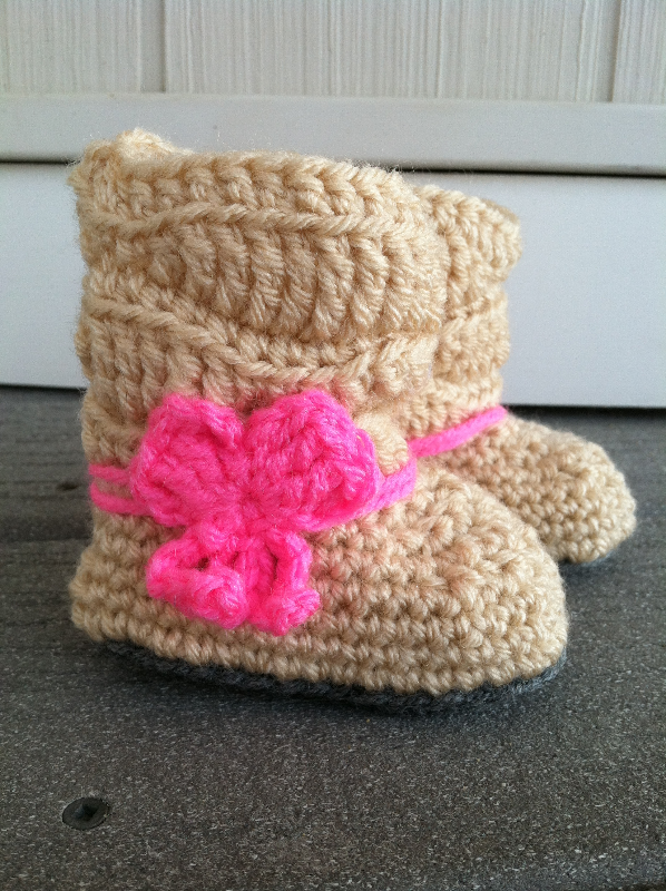 Thumbnail: Slouchy baby booties