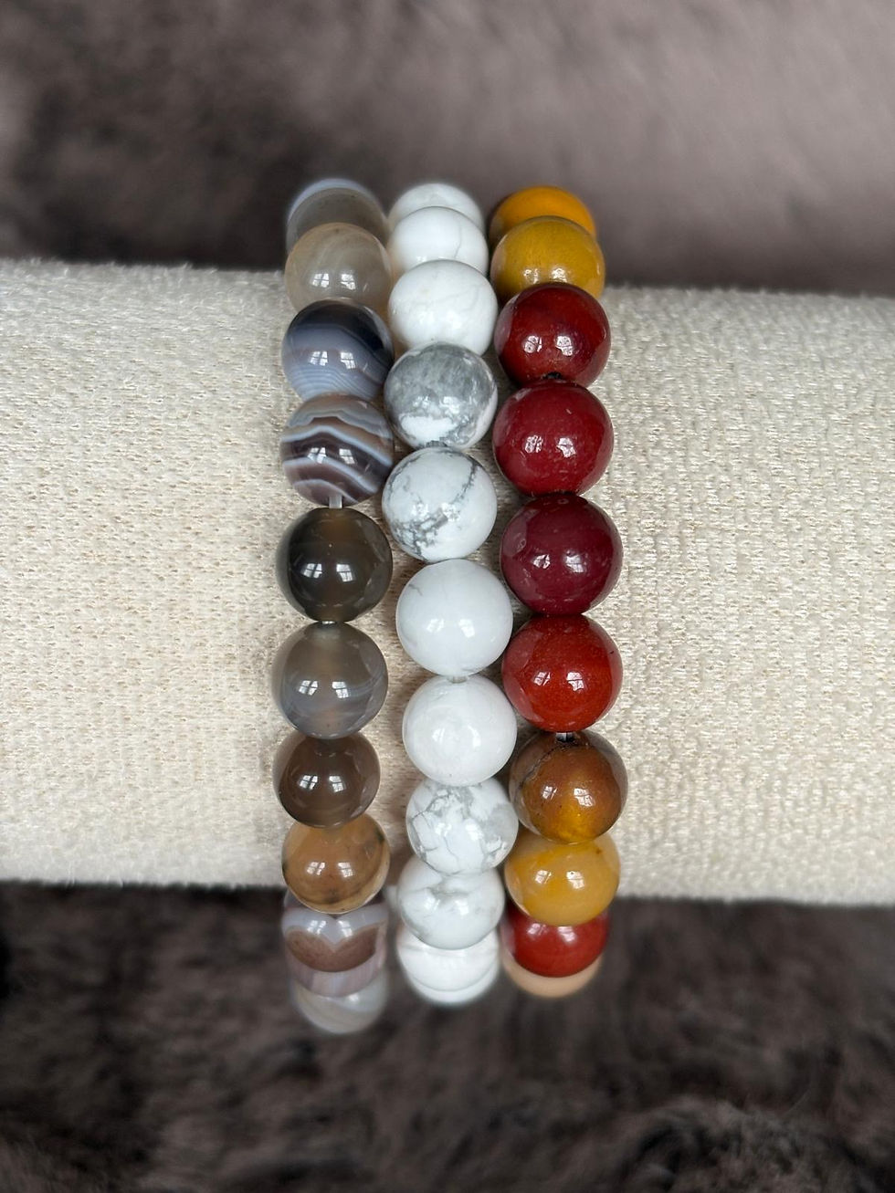 Zacht loslaten armbandenset - Botswana agaat, howliet wit en mookaiet