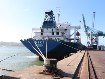 Porto de Imbituba realiza embarque recorde de granel sólido