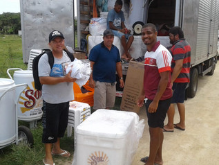 Empresa vencedora de licitação fornece materiais de trabalho aos ambulantes da Praia do Rosa
