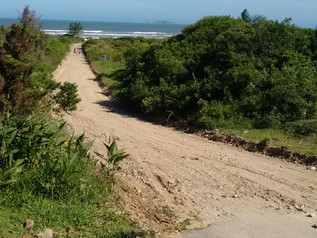 Lixo das praias é recolhido diariamente para garantir a limpeza dos espaços públicos