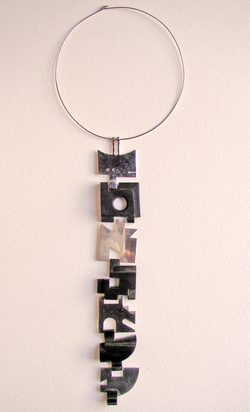 collana e bracialetto torso .png