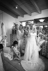 Best Niagara wedding photographer captures a bride and her bridesmaids getting ready.