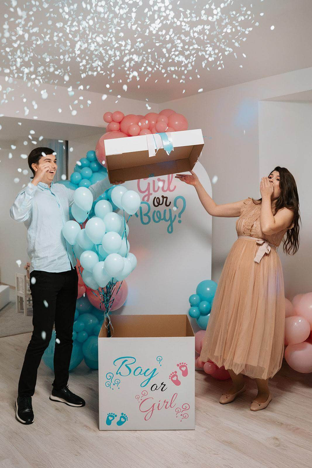 Bērna dzimuma noteikšanas WOW kaste ar 30 maziem baloniem