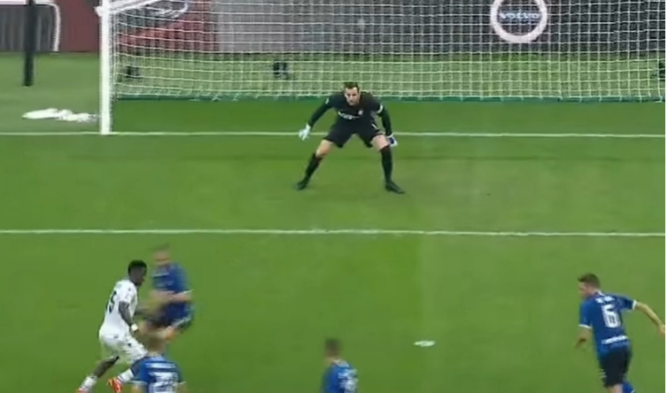 Postura Handanovic - pallone circa a 13 metri